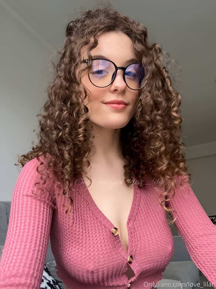 Эвелина привлекальеная девушка из Красноярска цена от 2000 руб