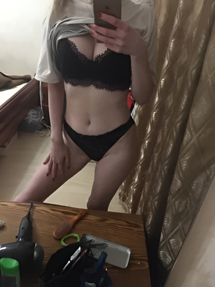 Лина привлекальеная девушка из Красноярска цена от 3000 руб