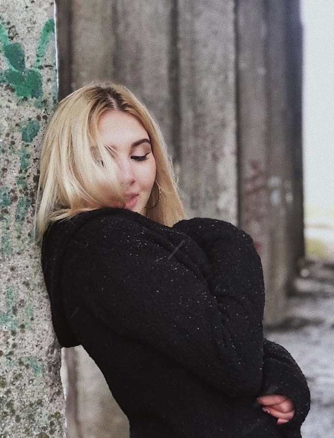 Арина привлекальеная девушка из Красноярска цена от 9000 руб