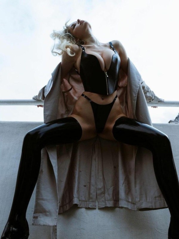 Ярослава привлекательная девушка из Красноярска цена от 5000 руб