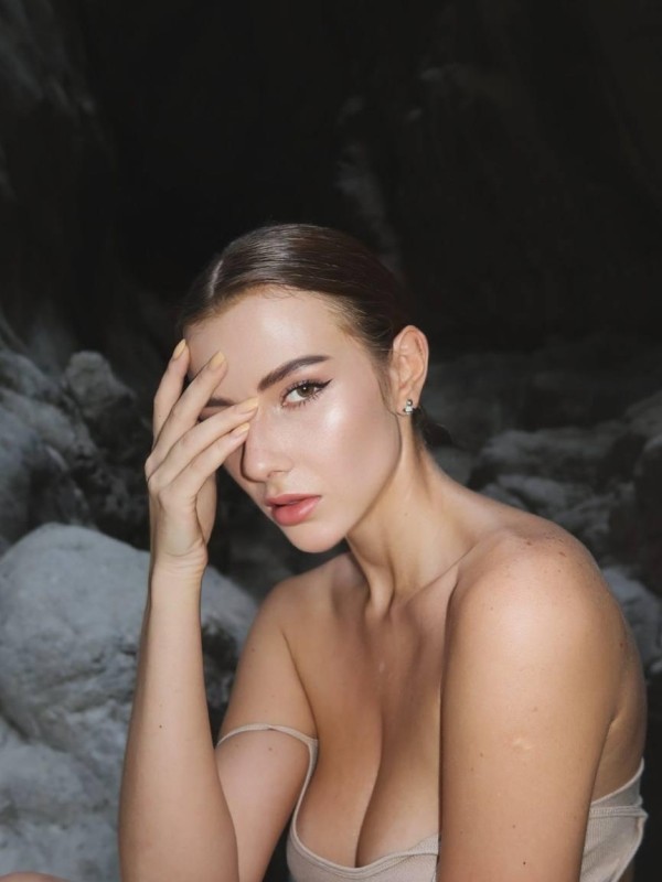 Янка привлекательная девушка из Красноярска цена от 7000 руб